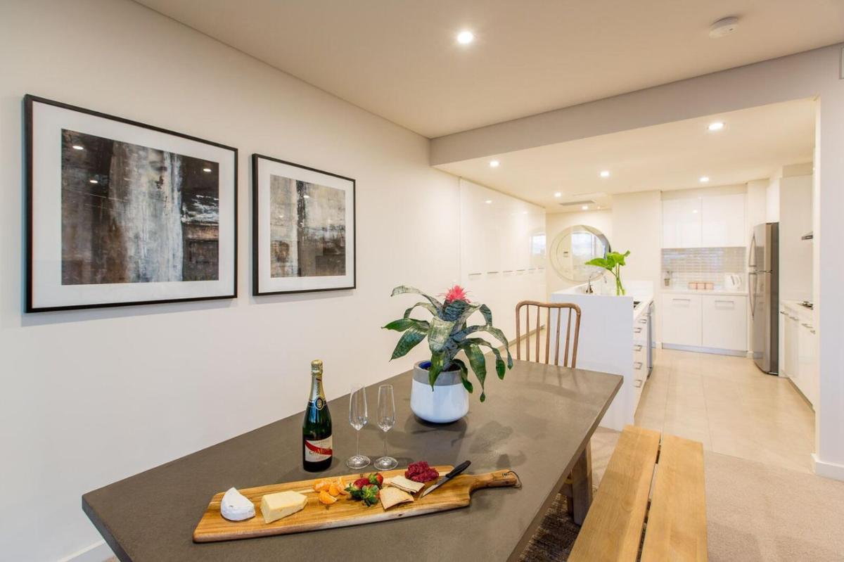 Suitetrails - Luxury Four Bedroom Apartment with Swimming Pool
