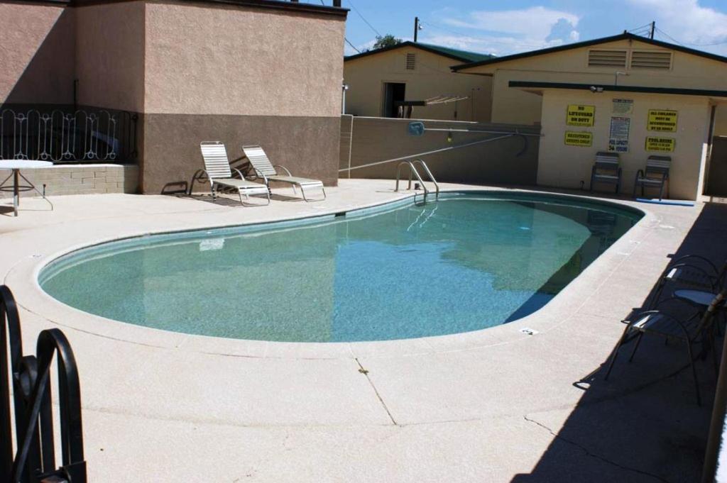 HWY Express Inn and Suites - Housity
