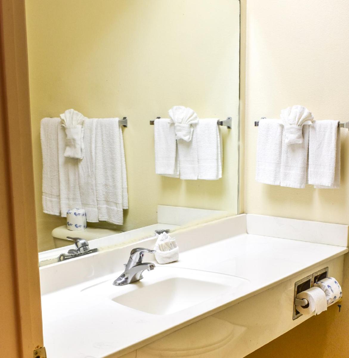 Casa Bella Hotel and Suites - Housity
