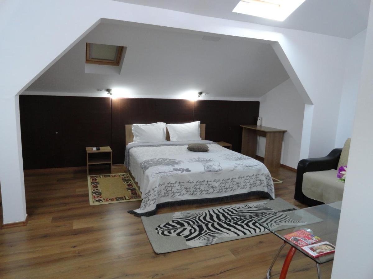 Carmen Studio - Housity