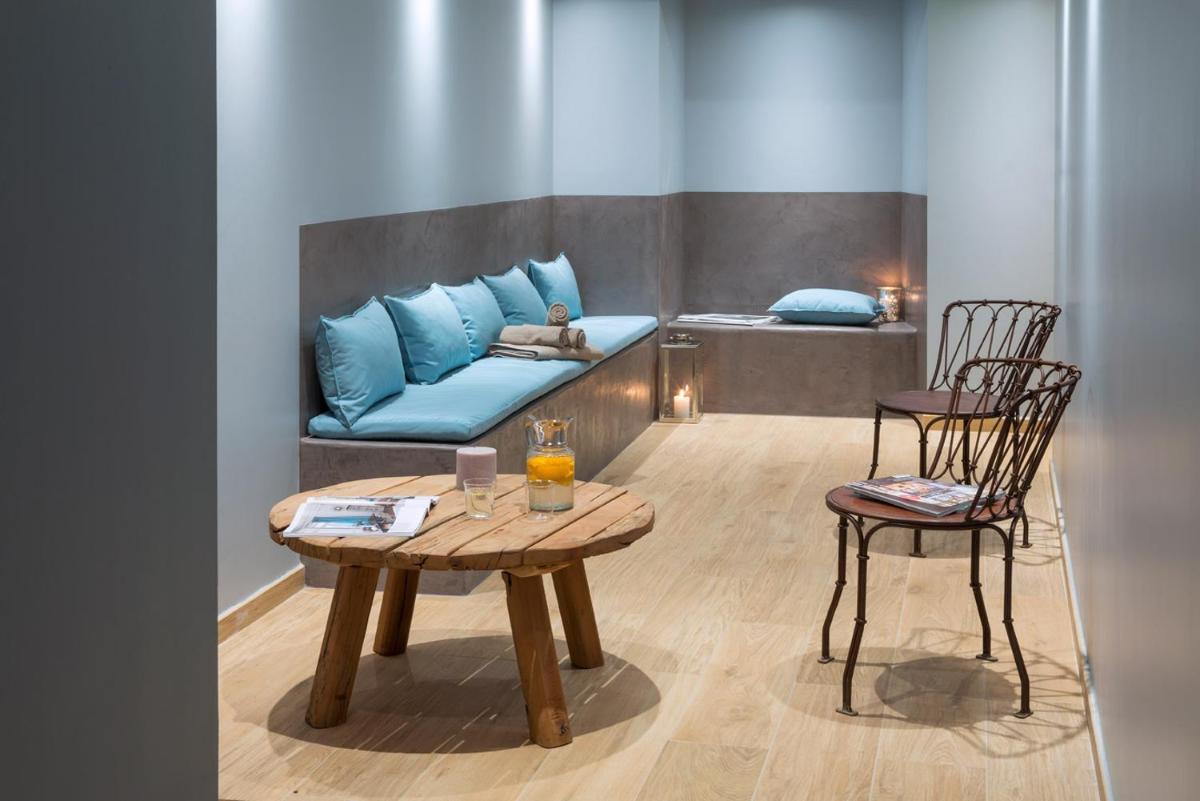 Coin salon dans l'établissement Hôtel Particulier Le 28 - Spa & Art Luxury Design by Alain Ducasse