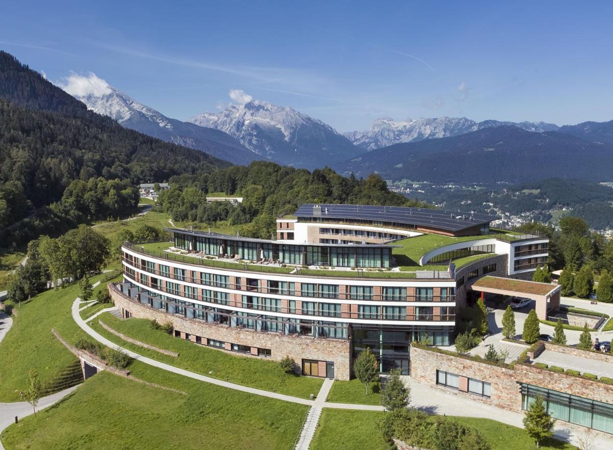Ein allgemeiner Bergblick oder ein Berglick von des Resorts aus