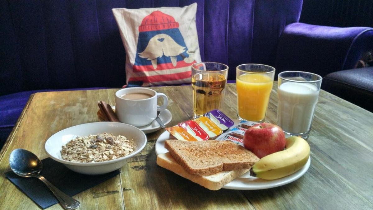 The Walrus Bar and Hostel - Housity