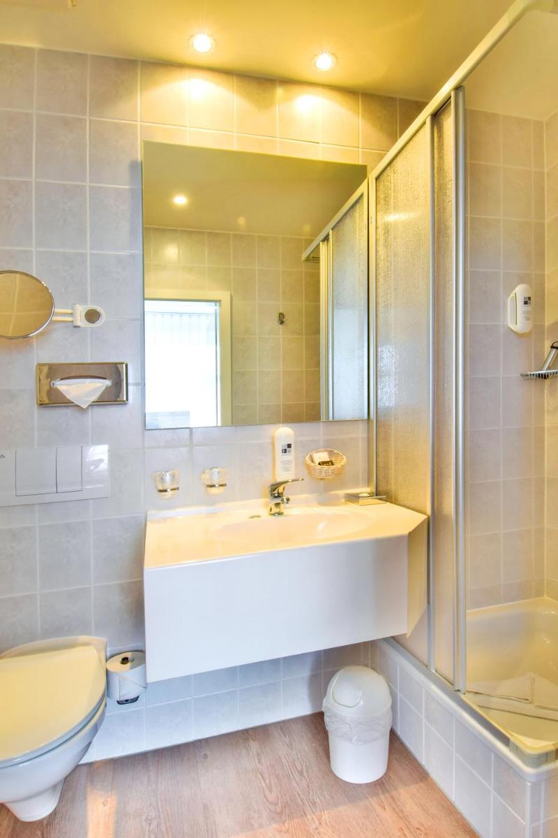Strandhotel Bansiner Hof - Housity