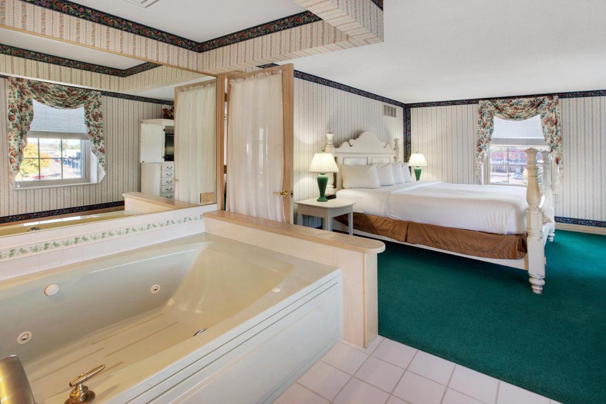 The Hotel Ojibway, Trademark Collection by Wyndham - Housity