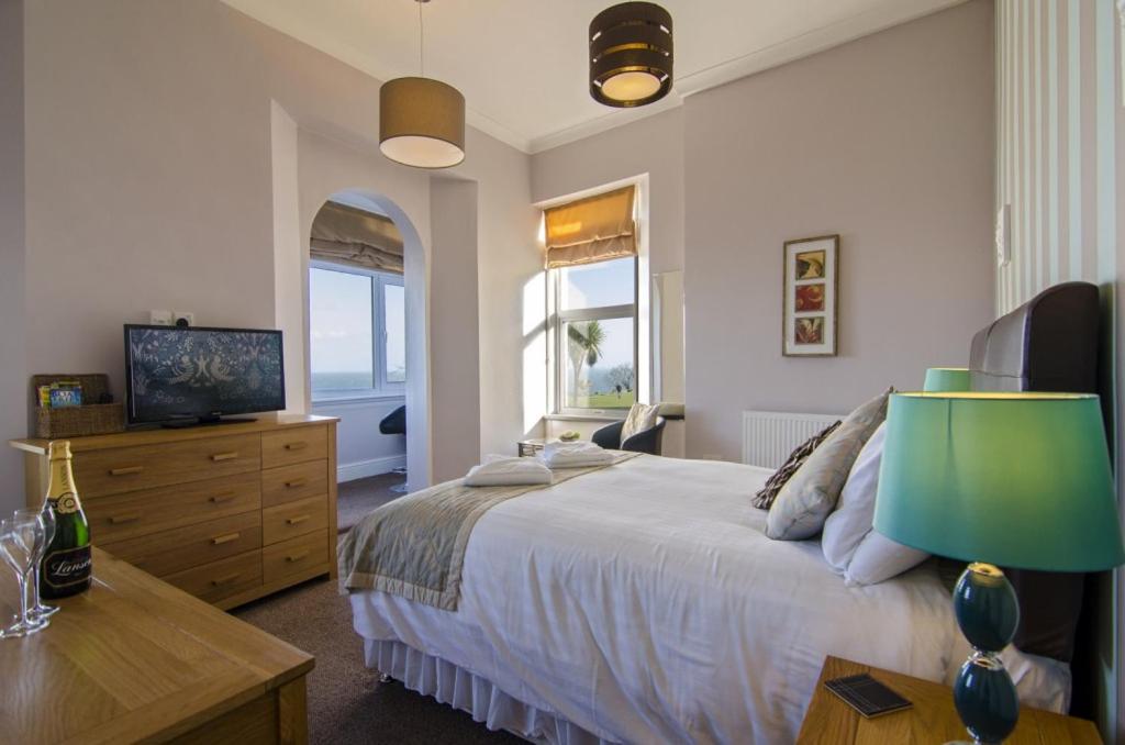 The Buccaneer Inn - Housity