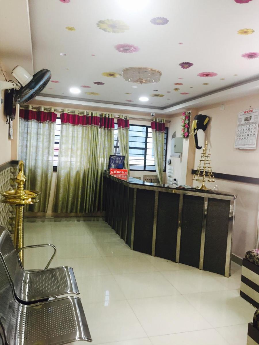 Mega Tourist Home Palarivattom - Housity