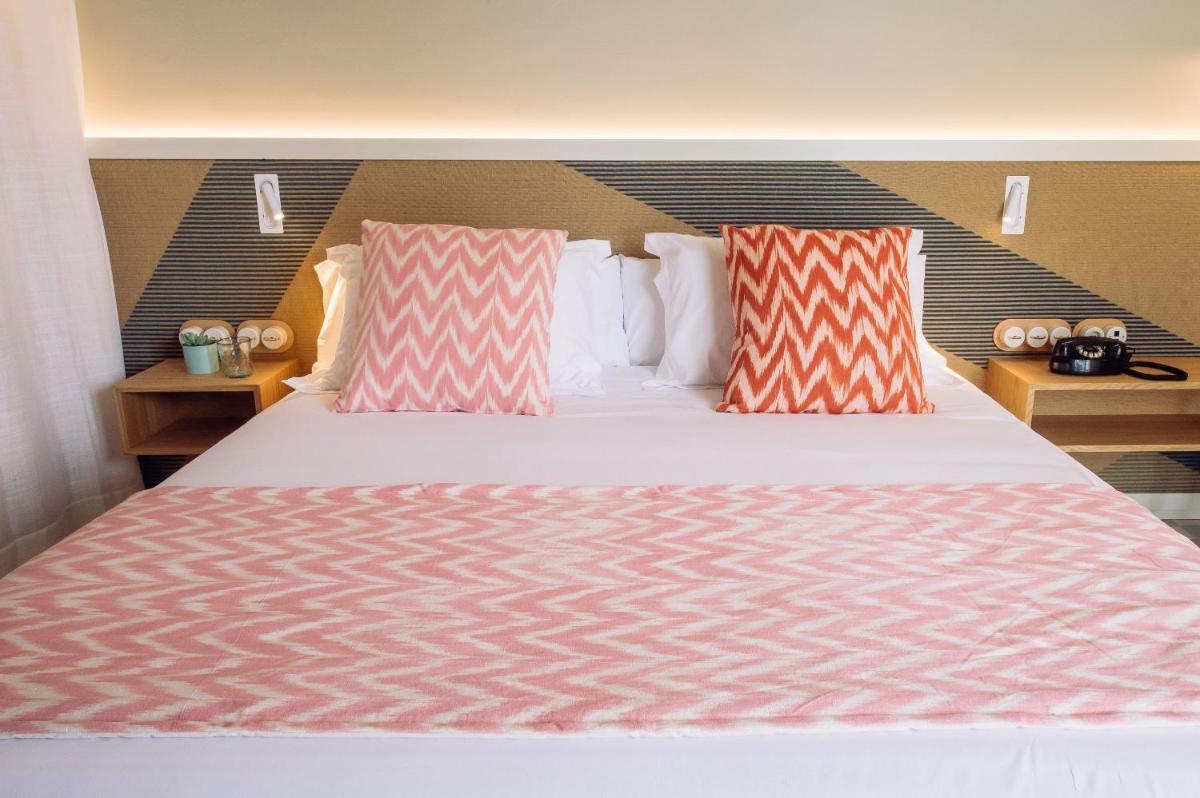 Cama o camas de una habitación en Inturotel Cala Esmeralda Beach Hotel & Spa - Adults Only