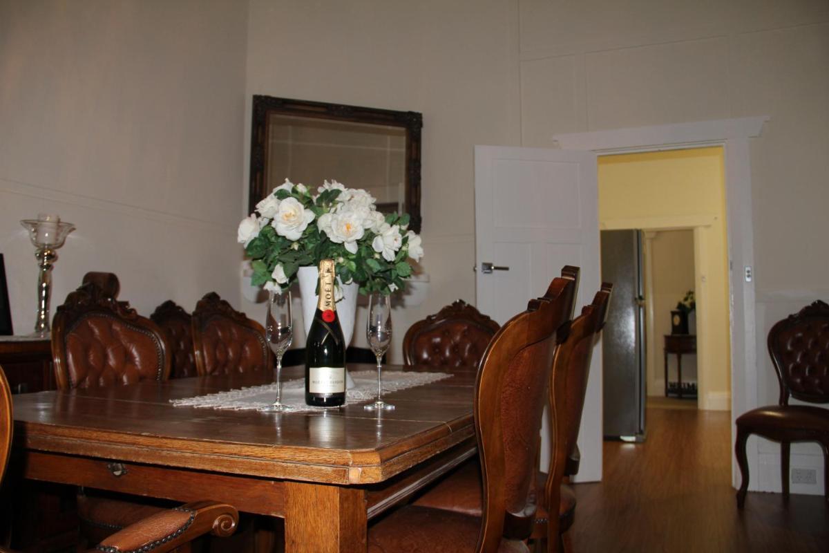 Mentor Chambers Apartment Bed & Breakfast - Housity