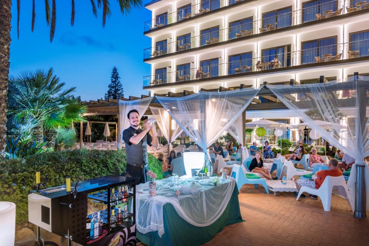 Clientes alojados en Sumus Hotel Stella and Spa 4S Adults Recommended