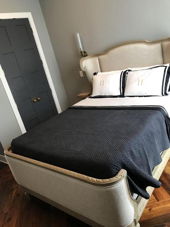 Little Easy w/Big Easy Style Oxford - Housity