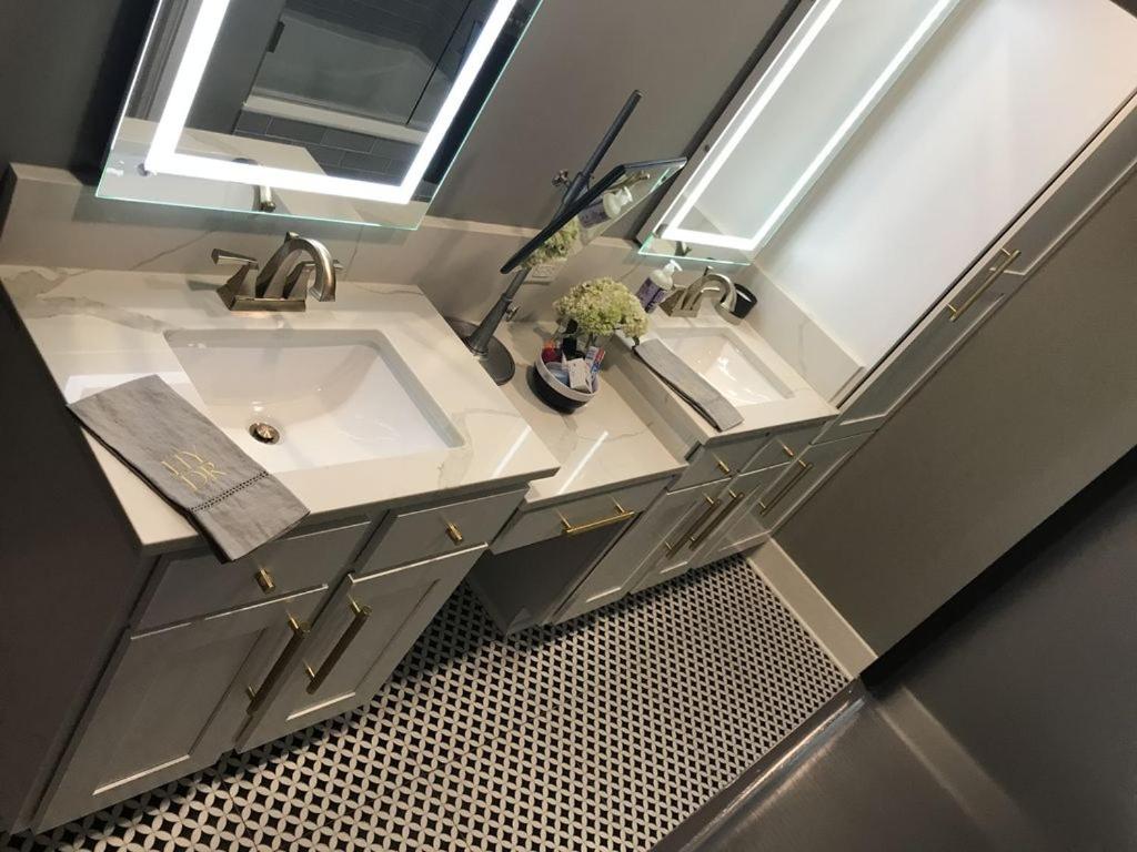 Little Easy w/Big Easy Style Oxford - Housity