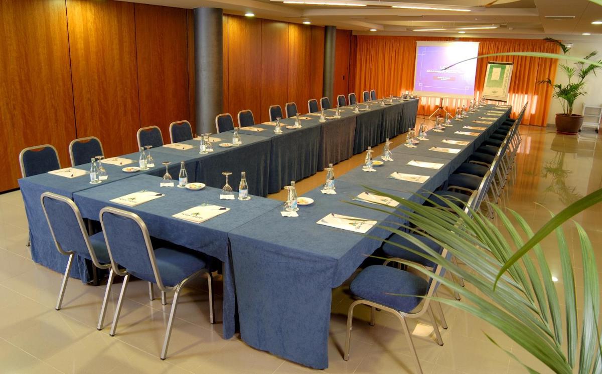 Zona business o sala de conferencias en AQUA Hotel Onabrava & Spa 4*Sup