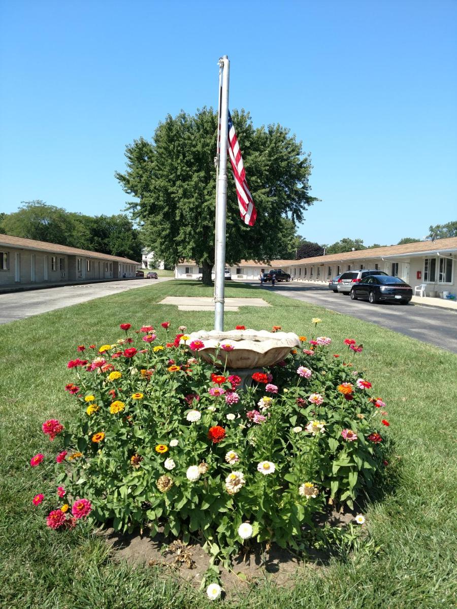 All Seasons Motel - Housity
