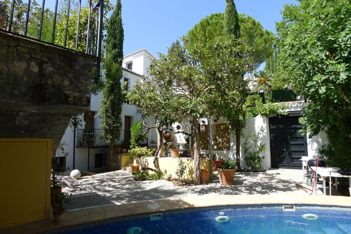 Salvatierra Guest House - Housity