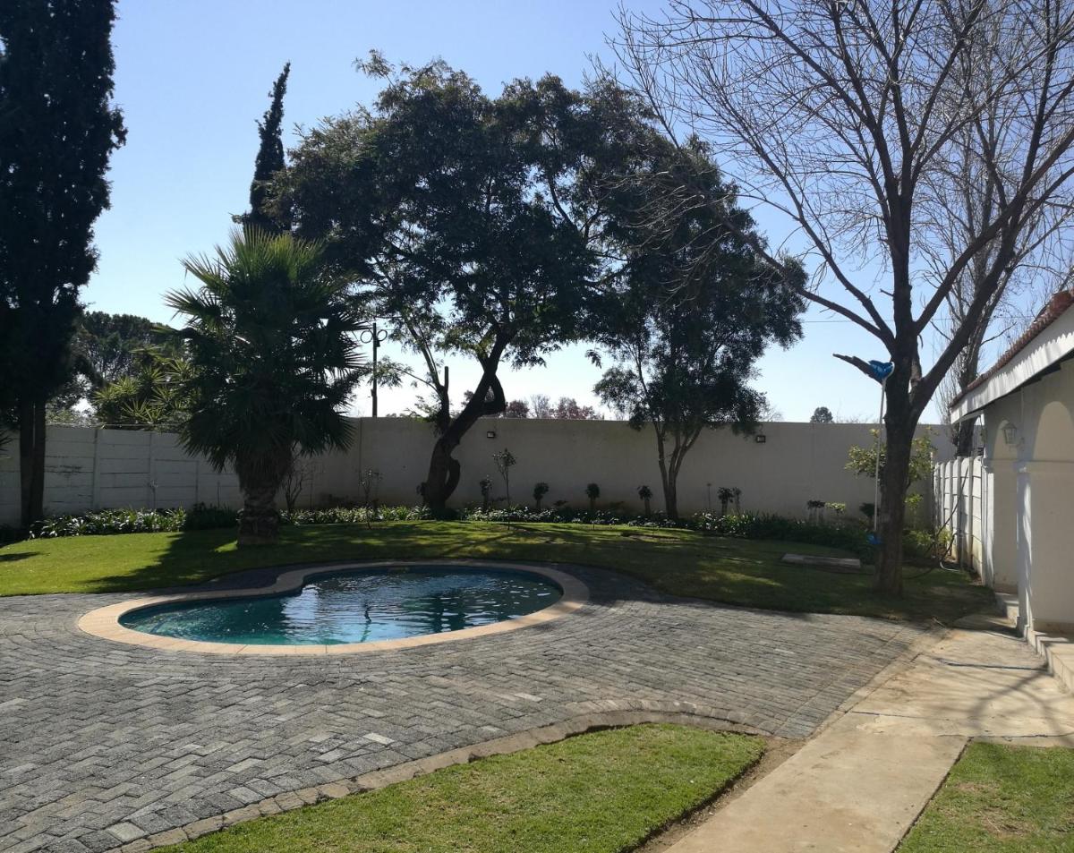 Monica's Guesthouse - Housity