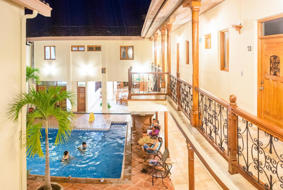 El Almirante - Housity
