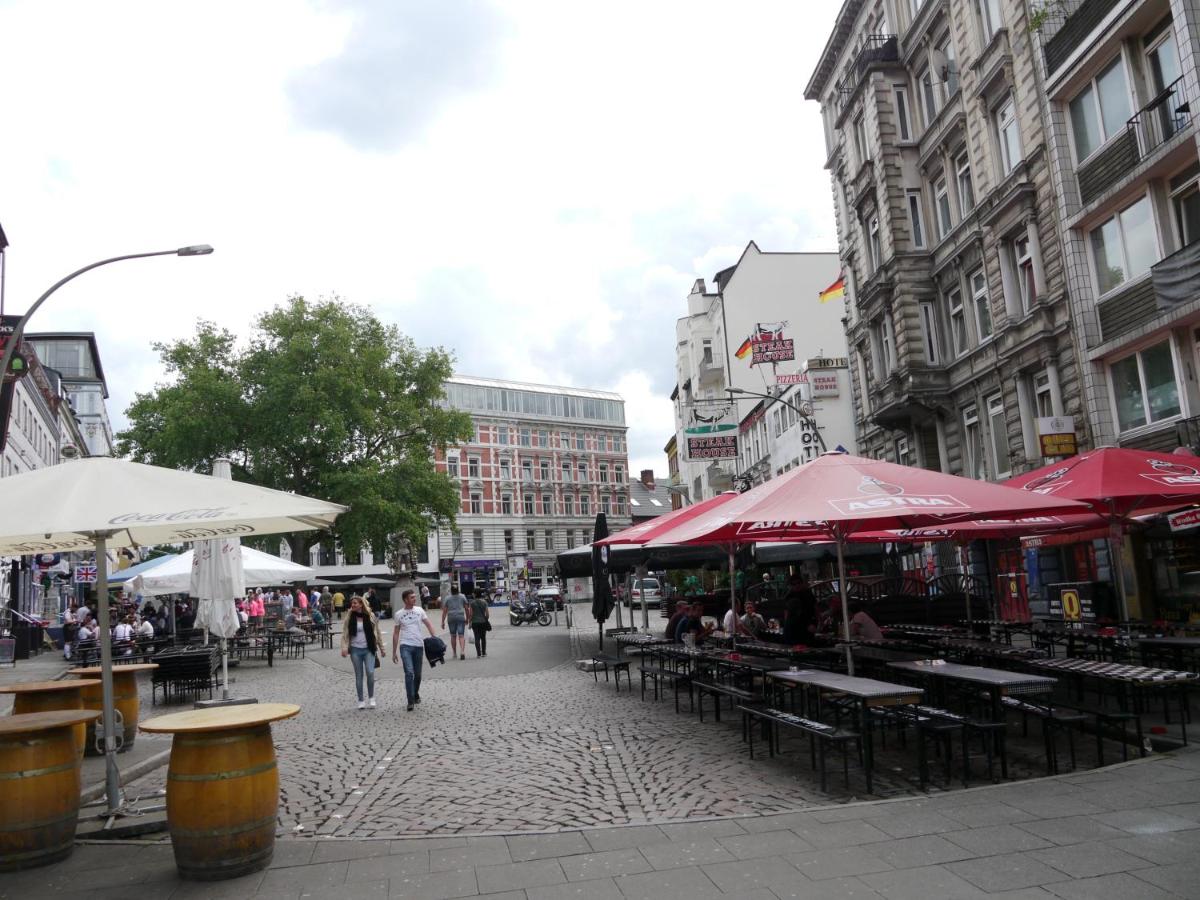 Sleep in Hamburg St. Pauli - Housity