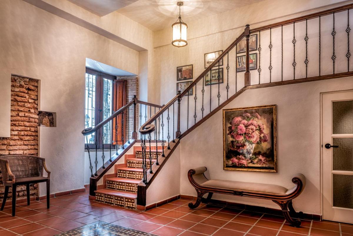 Colonial 154 H Boutique - Housity