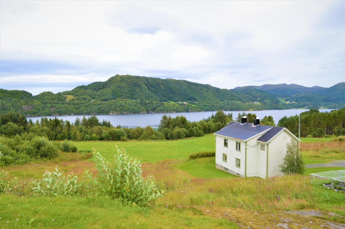 Leite Gård near Atlantic Road in Hustadvika - Housity