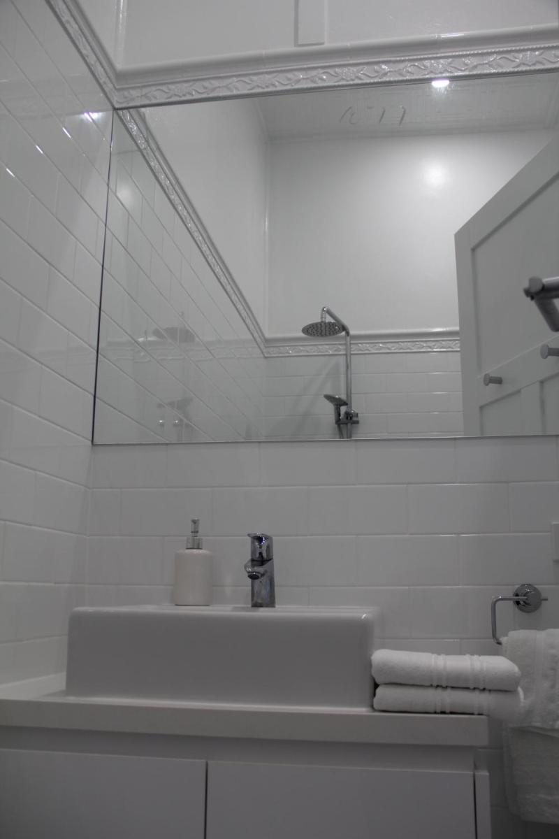 Mentor Chambers Apartment Bed & Breakfast - Housity
