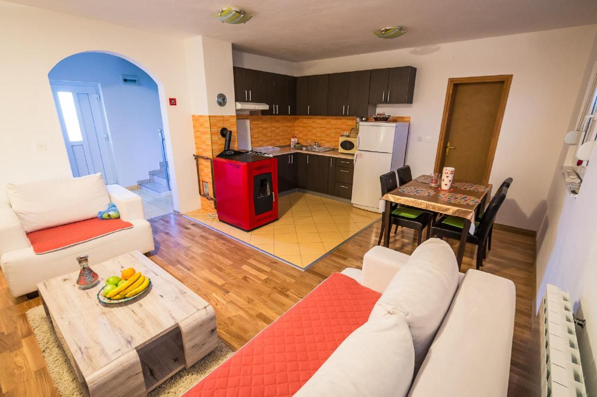 Holiday Home Oasis Umoljani - Housity