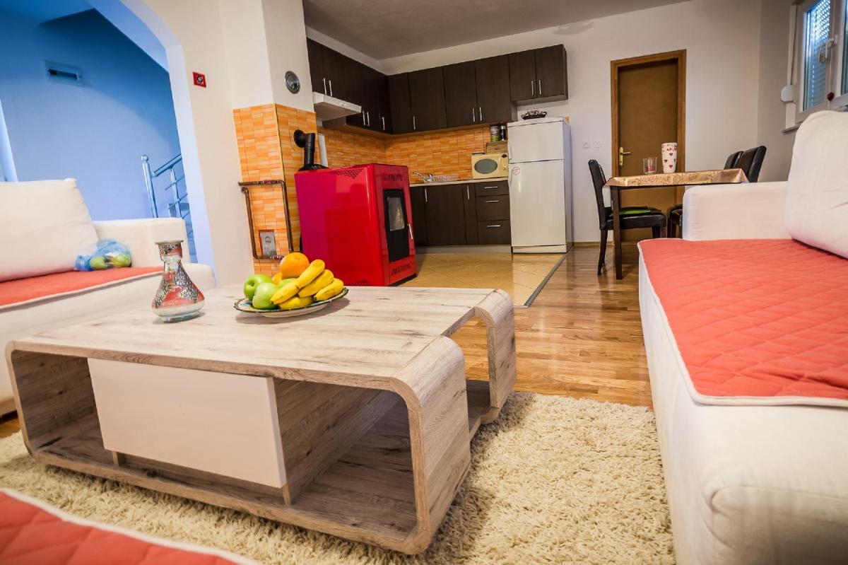 Holiday Home Oasis Umoljani - Housity