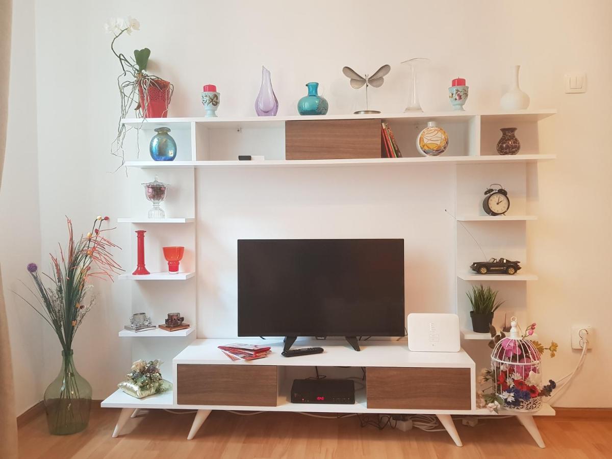 Bucharest Old Town 2 Bedrooms with Balcony by Orchid Garden - Housity