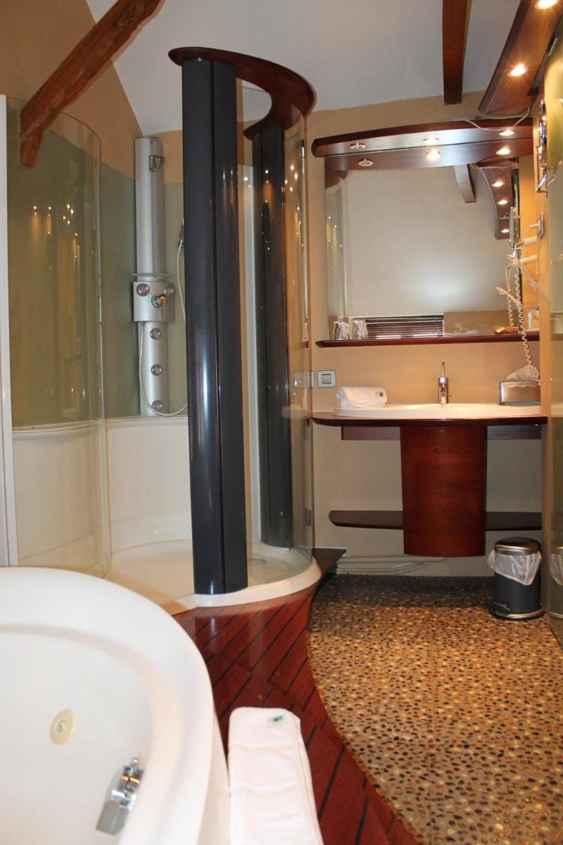Salle de bains dans l'établissement Châtellerie De Schoebeque