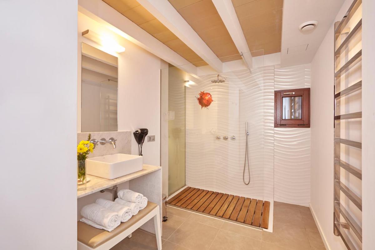 Un baño de Bennoc Petit Hotel - Only Adults