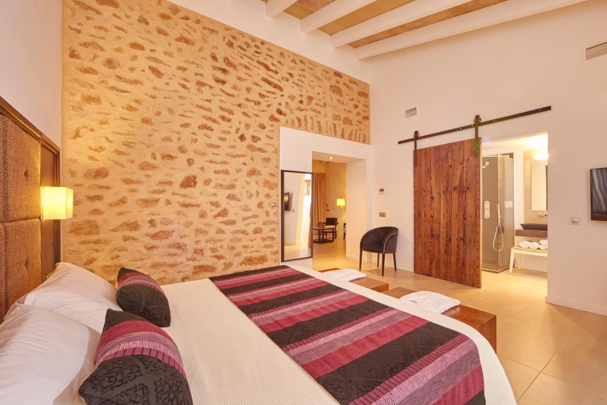 Cama o camas de una habitación en Bennoc Petit Hotel - Only Adults