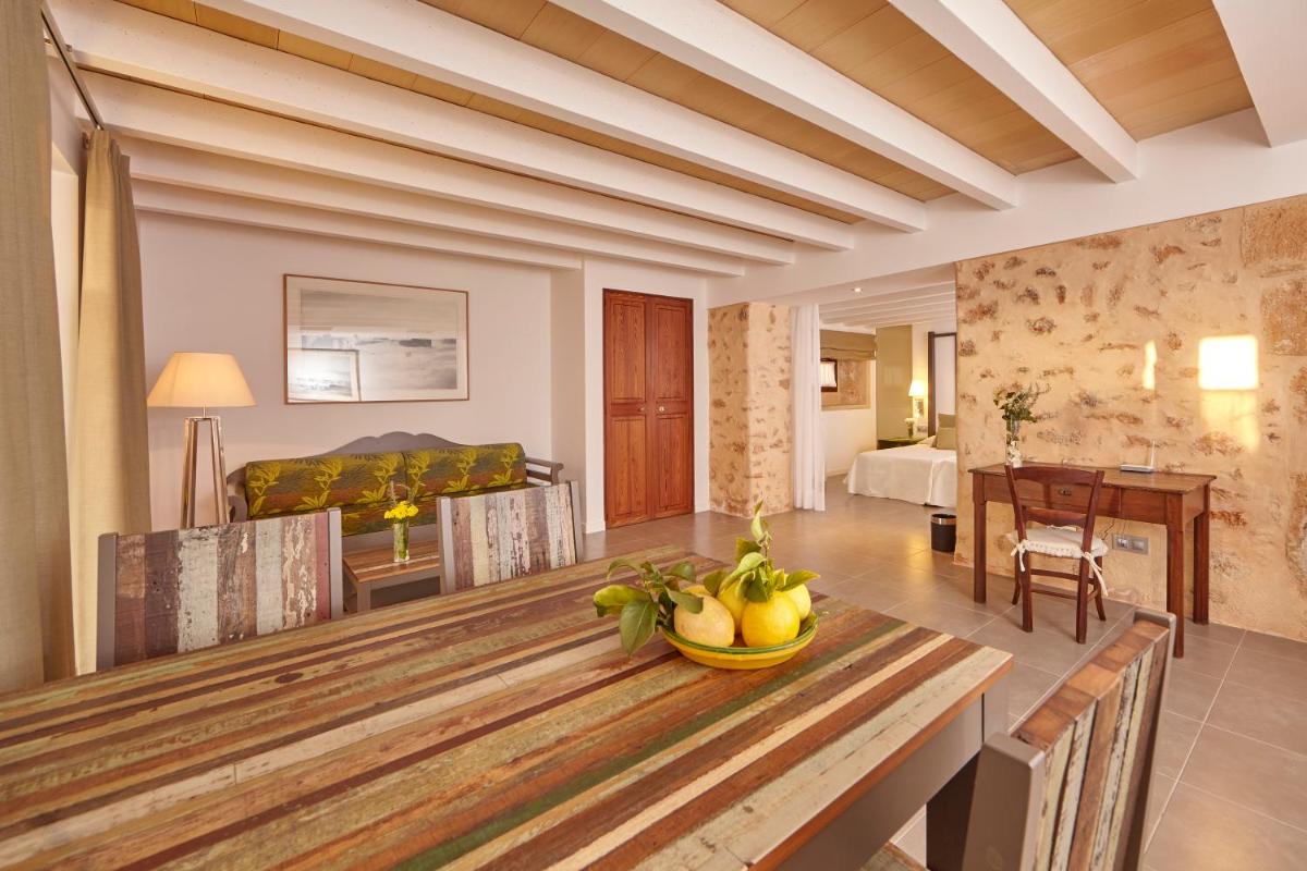 Una cocina o zona de cocina en Bennoc Petit Hotel - Only Adults