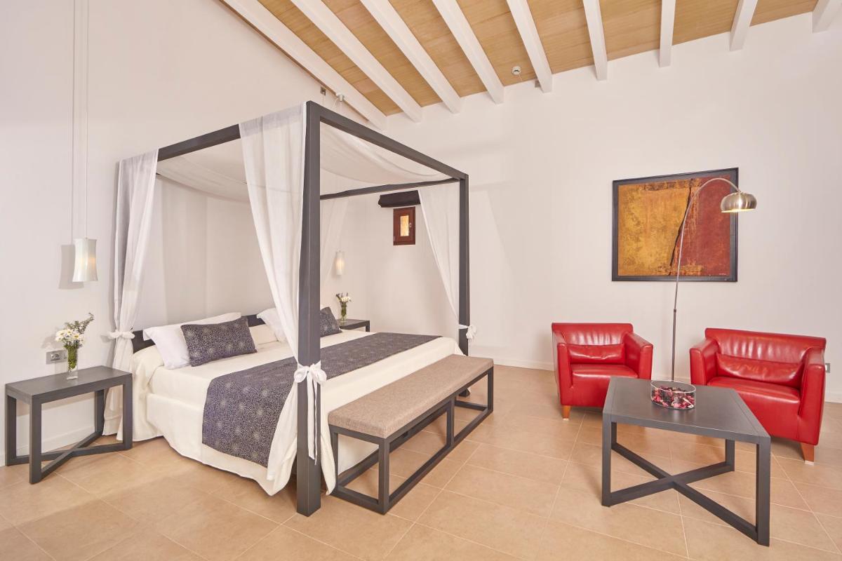 Cama o camas de una habitación en Bennoc Petit Hotel - Only Adults
