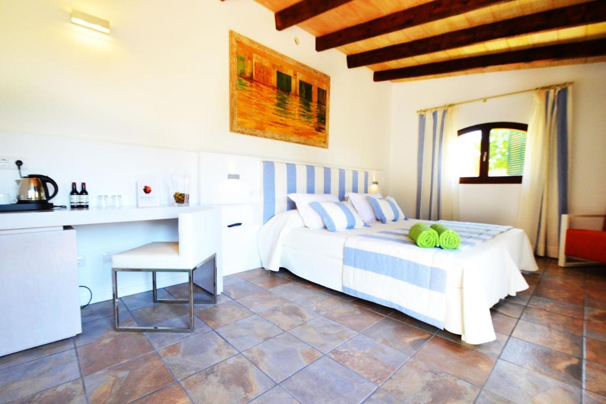 Una cocina o zona de cocina en Bennoc Petit Hotel - Only Adults