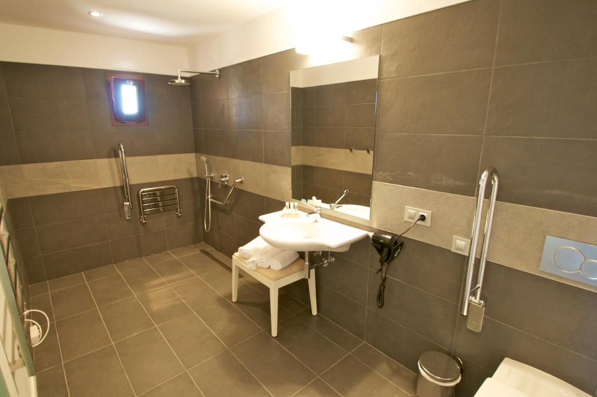 Un baño de Bennoc Petit Hotel - Only Adults