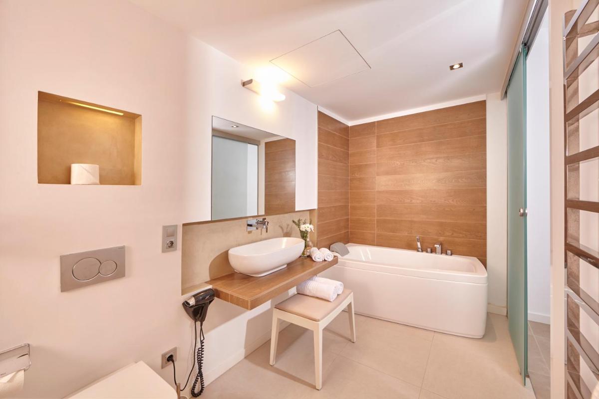 Un baño de Bennoc Petit Hotel - Only Adults