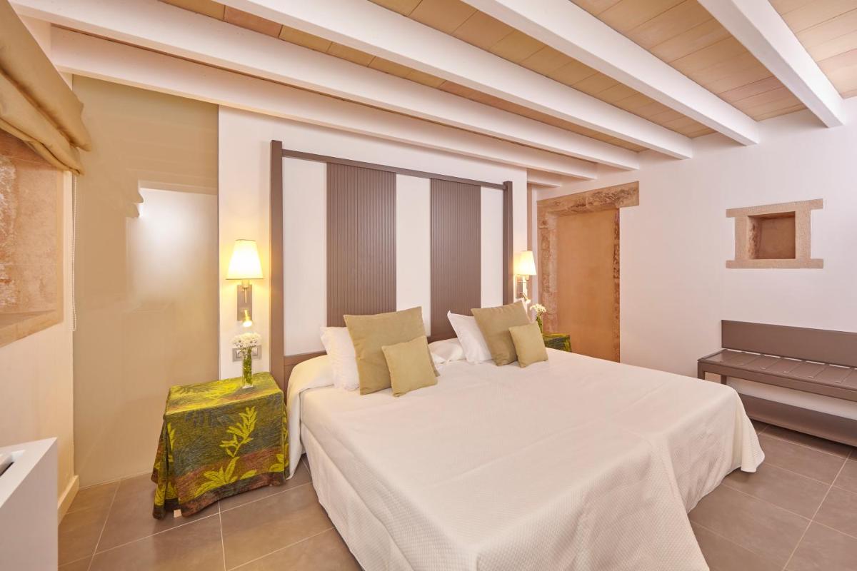 Cama o camas de una habitación en Bennoc Petit Hotel - Only Adults