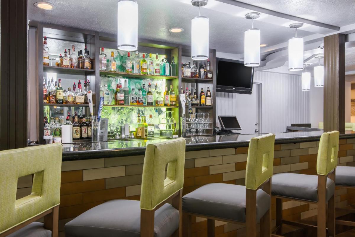 Wyndham Garden Hotel Cross Lanes Charleston - Housity