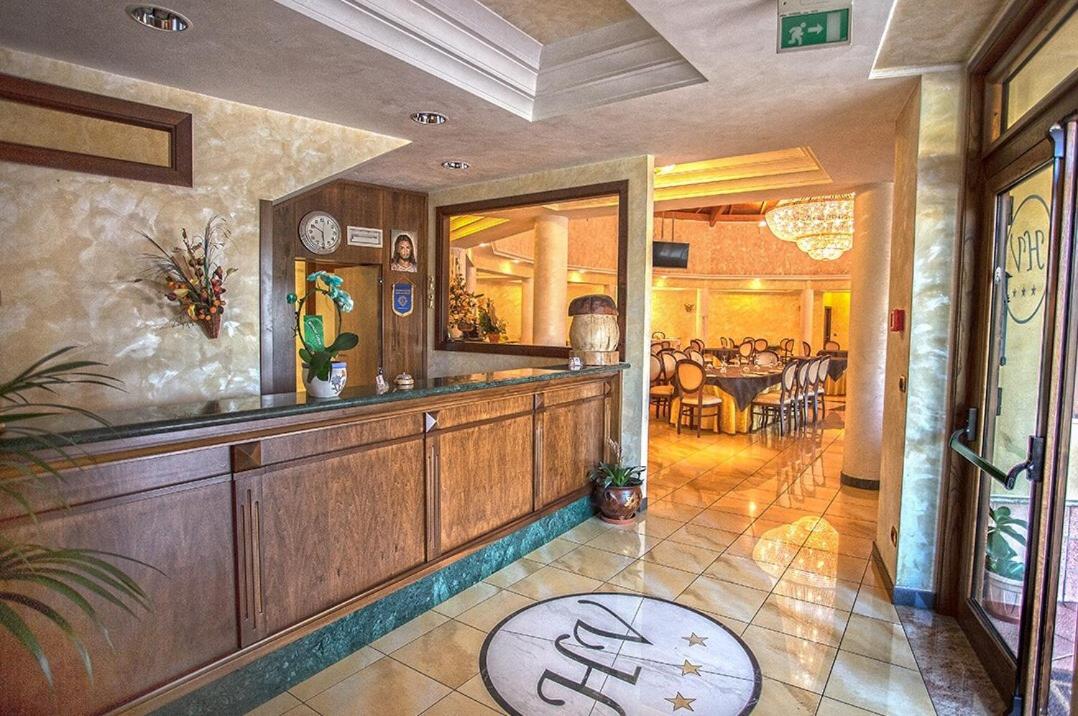 Hotel Valeria - Housity