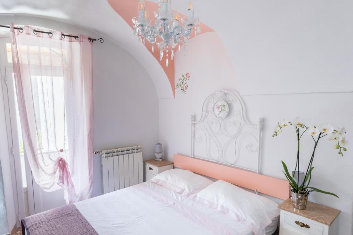DUSSAIGA - Camera Delle Rose - Housity
