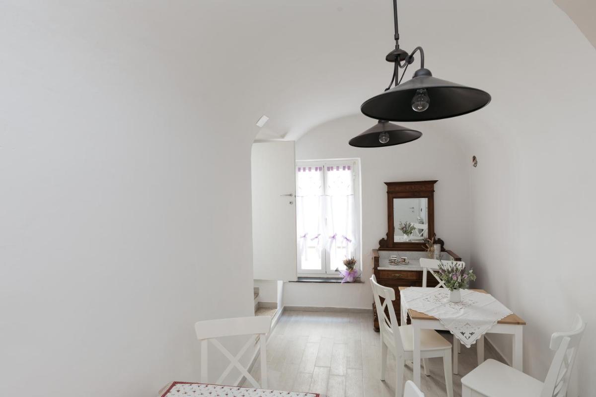 DUSSAIGA - Camera Del Fiordaliso - Housity