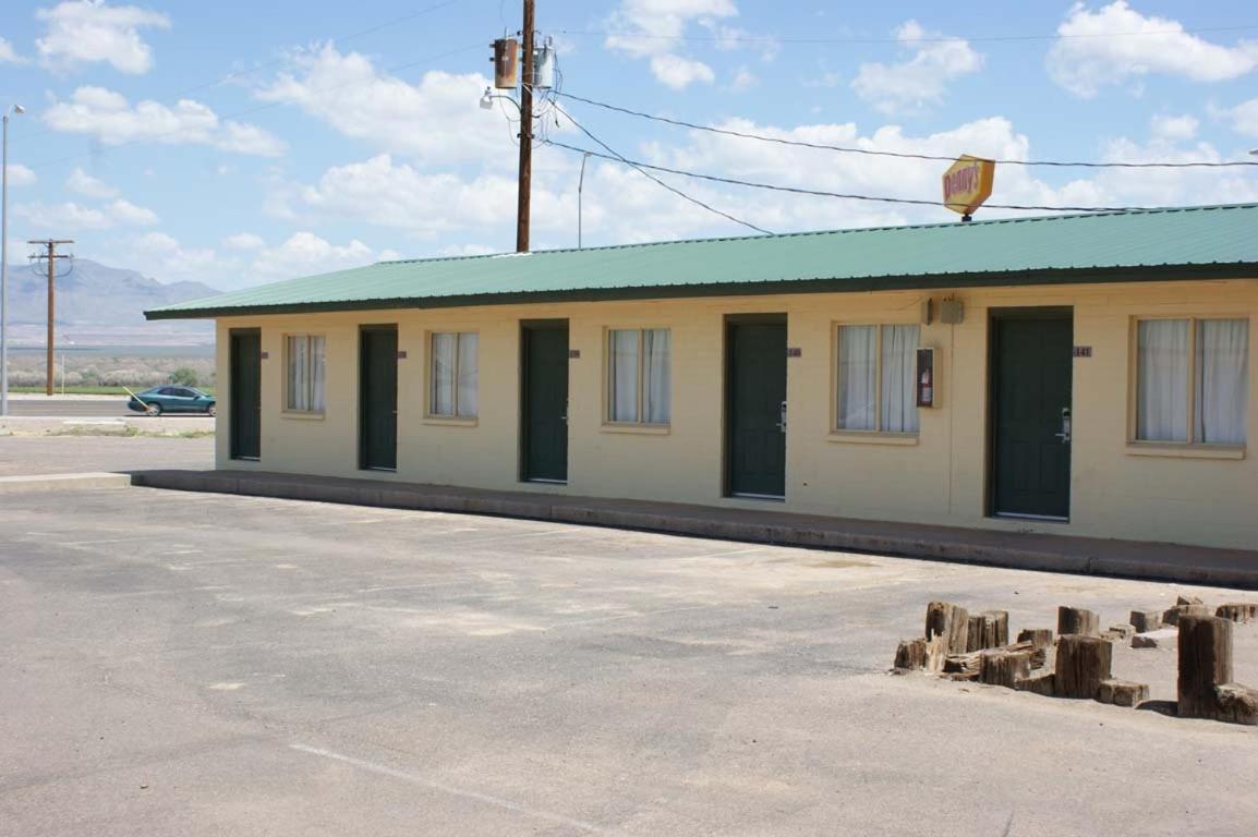 HWY Express Inn and Suites - Housity