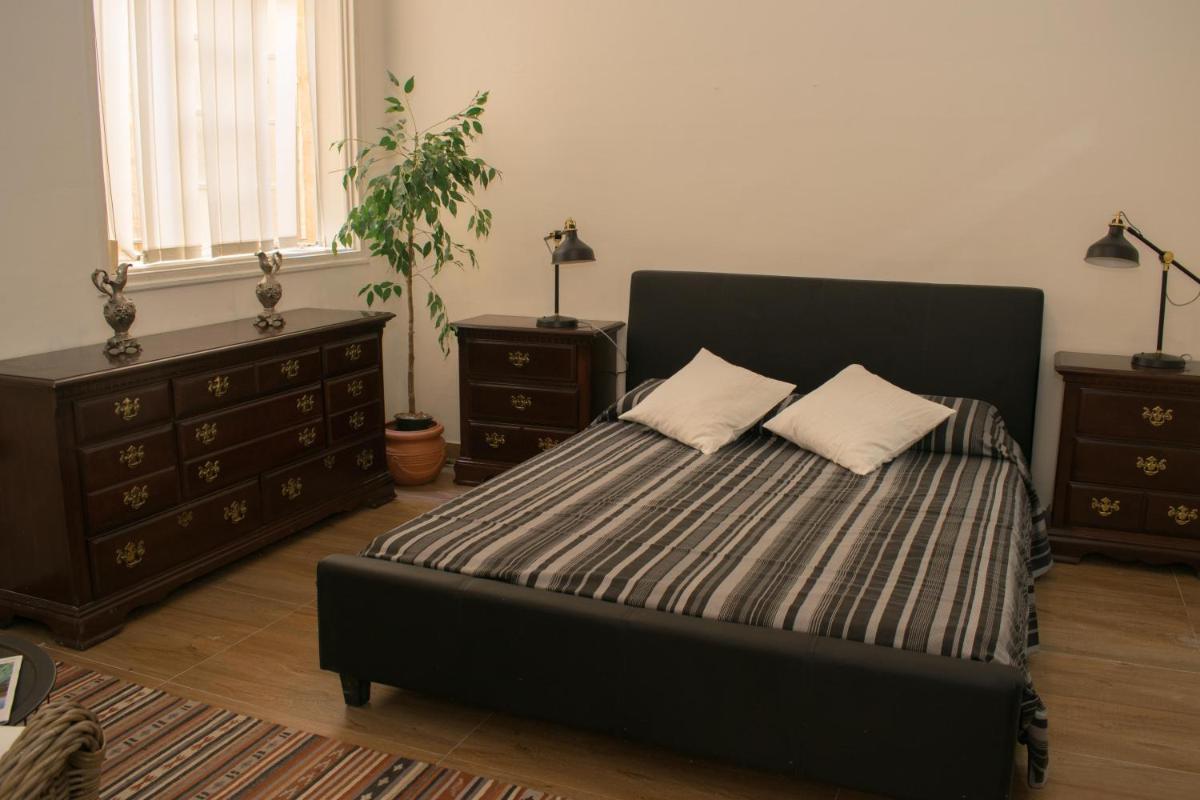 Vincenti Strait Street Suite - Housity