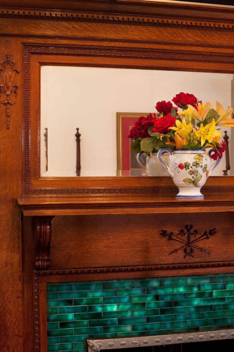 American Guest House - Housity