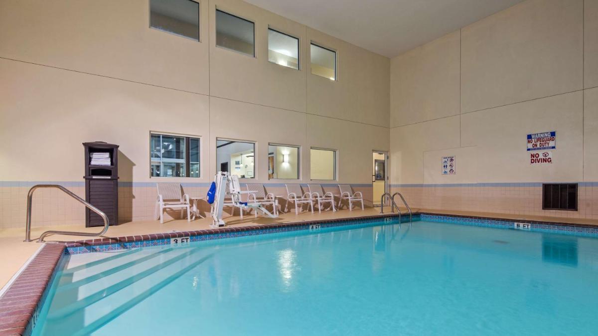 Best Western Plus Gas City - Housity
