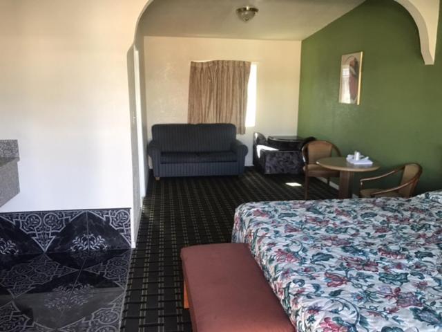 Galleria Inn Montclair/Ontario - Housity