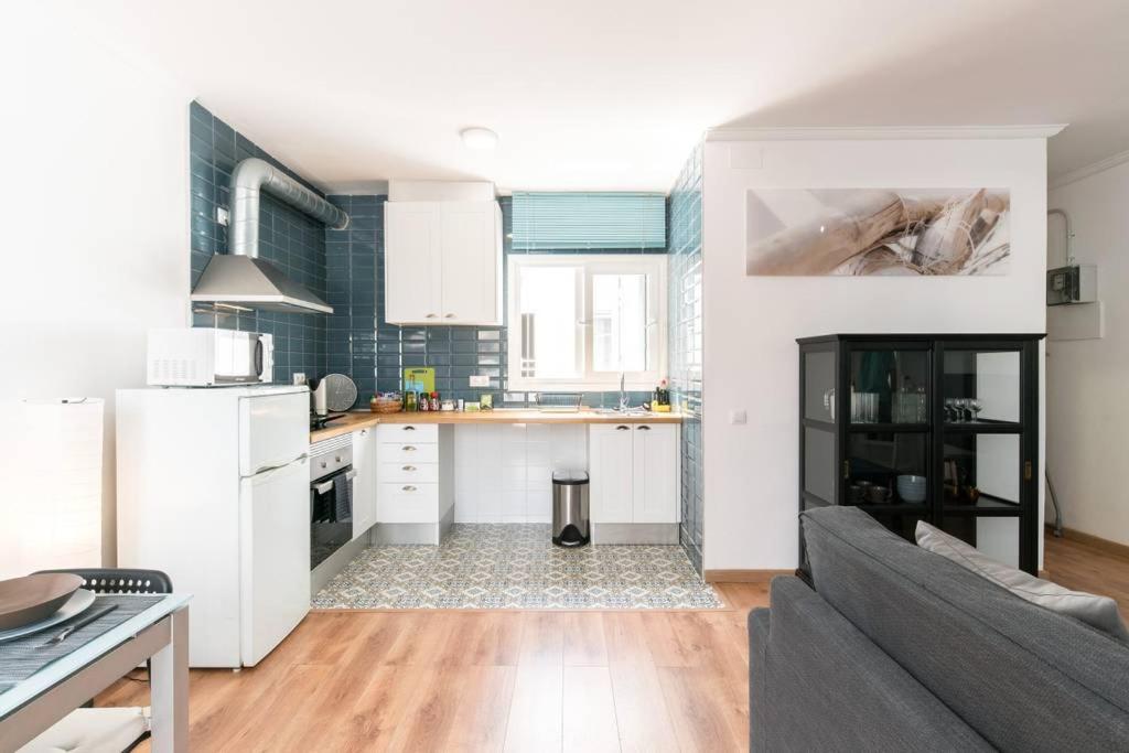 Sunny atic with terrace - Close to Camp Nou and Bcn Fair - Housity