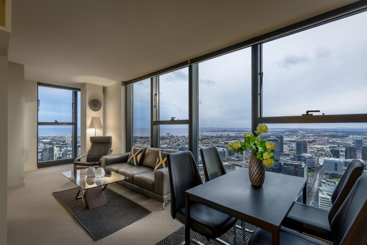 Melbourne SkyHigh Apartments - Housity