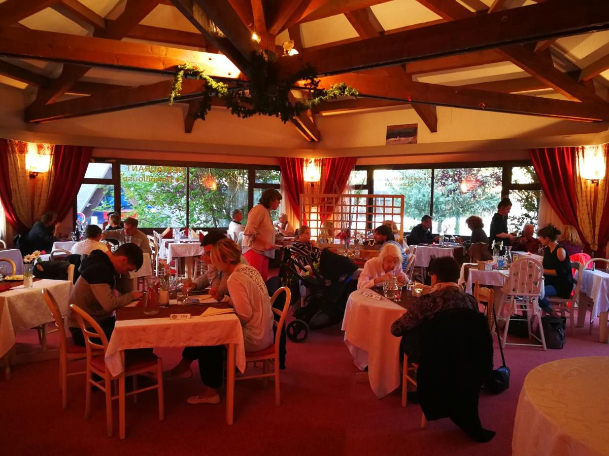 Clients de l'établissement Hôtel Espace Montclar