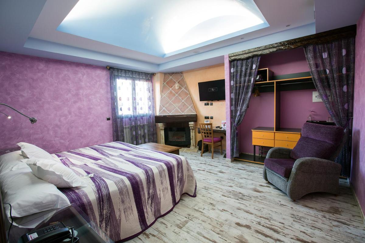 Cama o camas de una habitación en Hotel SPA El Lagar de Isilla